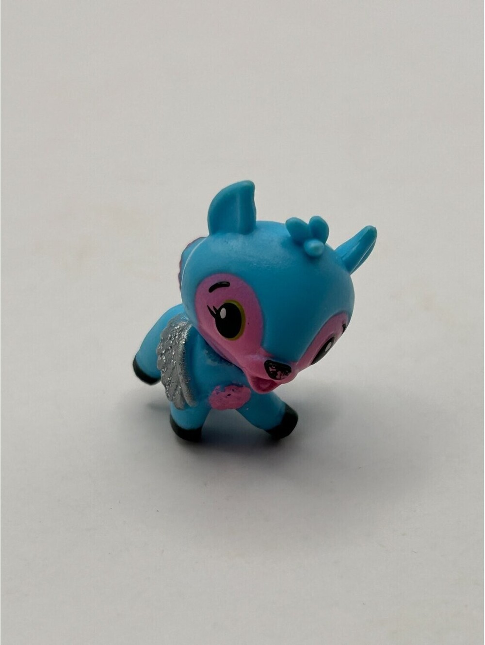 Hatchimals Colleggtibles Deer miniature collectible figure Blue Glitter Wings